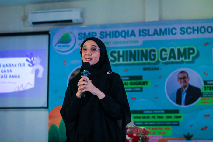 Tanamkan Budi Pekerti, SMP Shidqia Islamic School Gelar Shining Camp