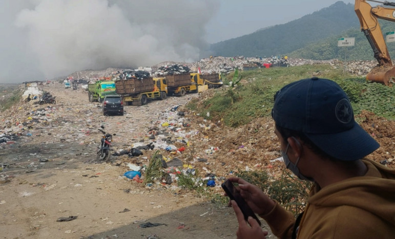 TPA Sarimukti Terbakar, Sampah Kembali Menggunung di Bandung Raya  