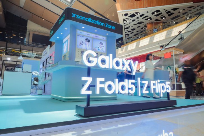 Bagikan Pengalaman Gunakan Ponsel Lipat Terbaru, Samsung Gelar Galaxy Studio di Pusat Perbelanjaan