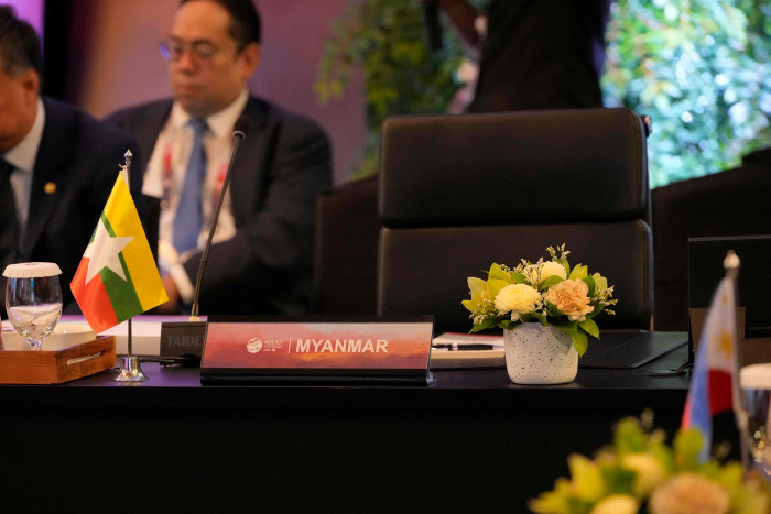 Biarkan Negara-Negara Besar Beri Sanksi Myanmar, Tanpa ASEAN