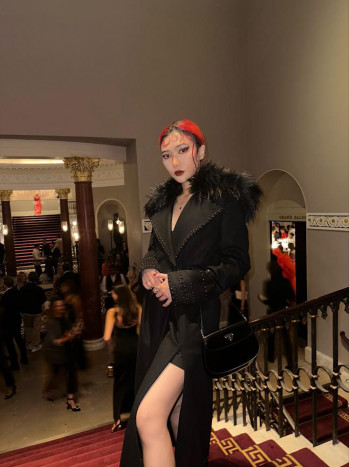 Hadir di Vogue World London, Isyana Makin Eksis di Dunia Fesyen