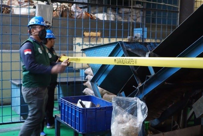 Operasikan Alat Pembakar Sampah Tanpa Izin, Pabrik di Batu Ceper Disegel