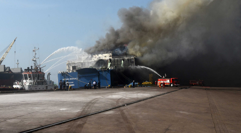 Staf Bakar Sampah, Gudang Penyimpanan Pesawat di Bojongsari Depok Hangus Dibakar Api