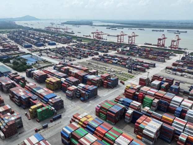 Ekspor Impor Tiongkok Turun lagi pada Agustus