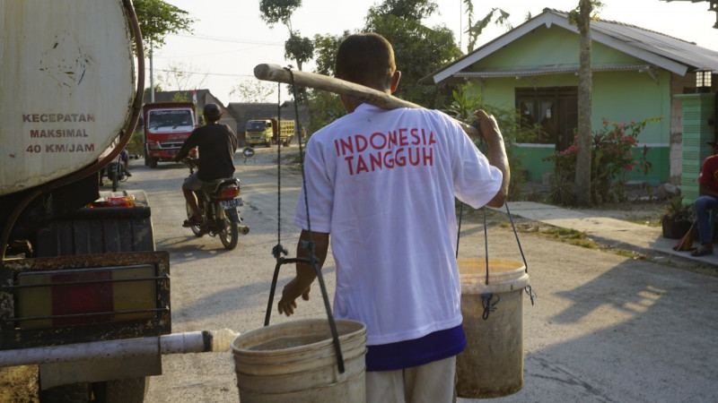 Kiai Muda Jatim Salurkan Air Bersih Bantu Majelis Taklim Bojonegoro*