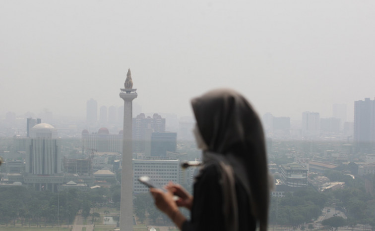Bilas Polusi Udara Jelang KTT ASEAN, Water Mist Dioperasikan di Sudirman-Thamrin