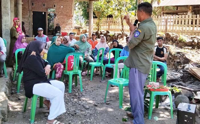 Kementan Bimbing Petani CSA Pinrang Buat Pestisida Nabati dari Daun Mimba