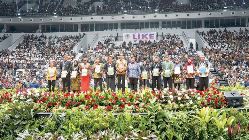 Puncak Festival LIKE, Presiden Jokowi Serahkan SK Perhutanan Sosial dan TORA