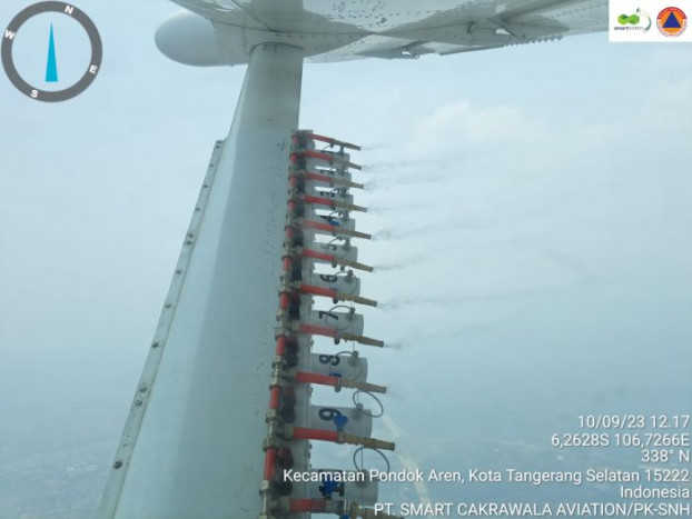 Atasi Polusi Jakarta, BNPB Semprot 70.500 Liter Air Dari Pesawat