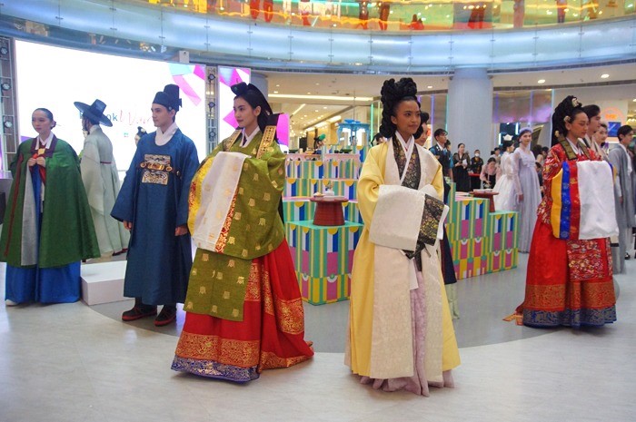 Peragaan Busana Hanbok Wave Jadi Momen 50 Tahun Hubungan RI-Korea