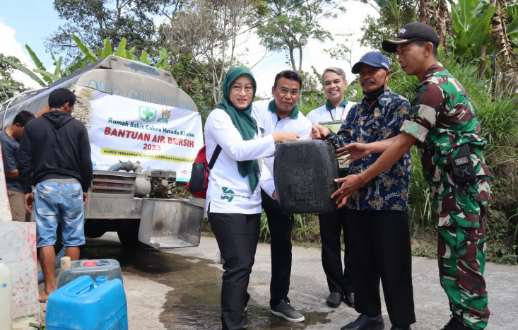 RSCH Klaten Salurkan Bantuan 10 Tangki Air Bersih untuk Warga Lereng Merapi