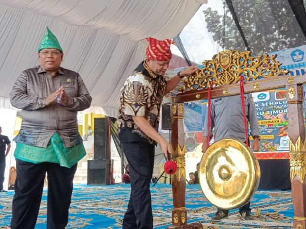 Lestarikan Seni Budaya, Bupati OKU Timur Buka Festival Sebiduk Sehaluan 2023