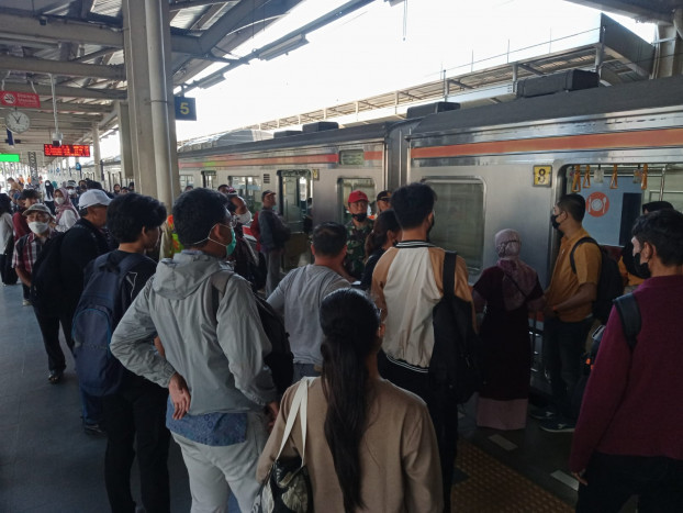 Penumpang Kecewa! Perjalanan Commuter Line Via Manggarai Tidak Bisa Dilalui