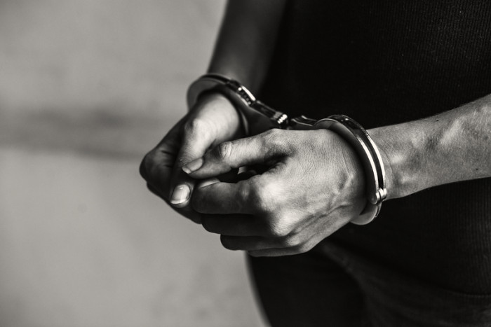 Polisi Tangkap Tersangka Penyelenggara Pesta Seks di Apartemen Jaksel