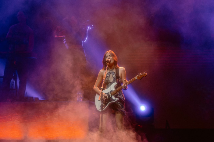 NIKI Bawakan Lagu Laskar Pelangi di Hari Pertama Nicole World Tour in Jakarta 2023