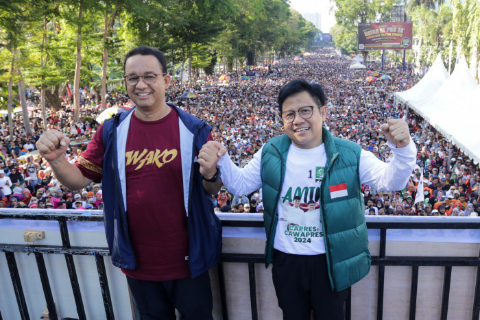 Berulang Tahun, Cak Imin Dapat Kado Helm dari Anies 