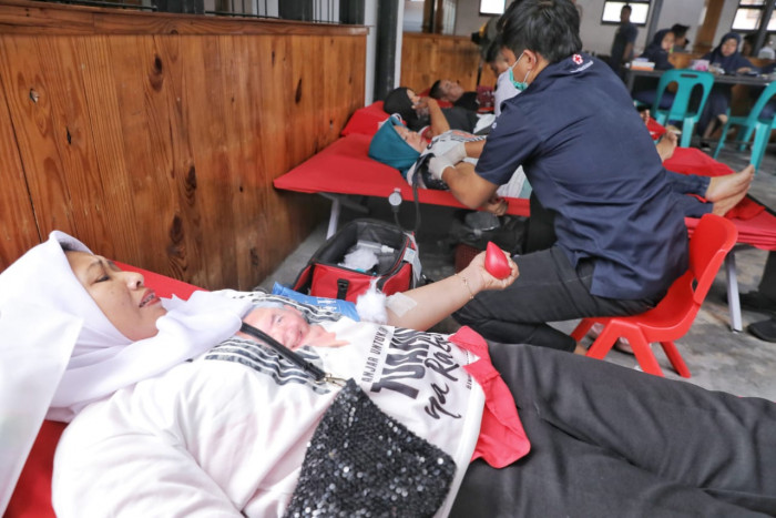 Relawan Ajak Warga Medan Donor Darah dan Normalisasi Saluran Air