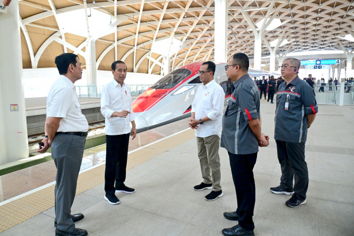 Presiden Jokowi Puji Konstruksi Stasiun Kereta Cepat