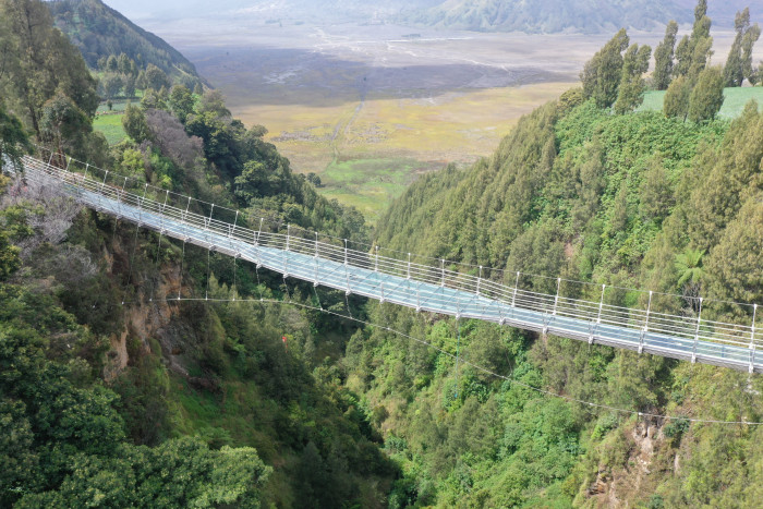 Pembanguan Jembatan Kaca Seruni Point Gunakan Metode Teknologi Suspended