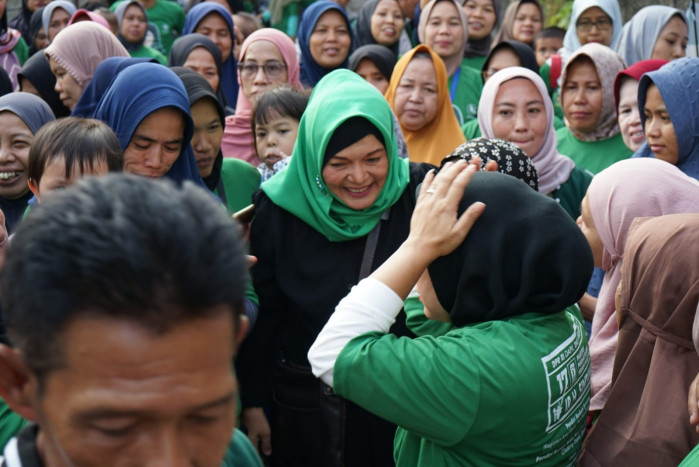 Relawan Caleg PPP Gelar Tebus Murah Sembako di Pasar Minggu, Jaksel