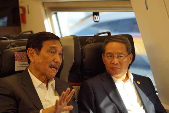 Luhut Dampingi PM Tiongkok Jajal Kereta Cepat dari Halim ke Karawang