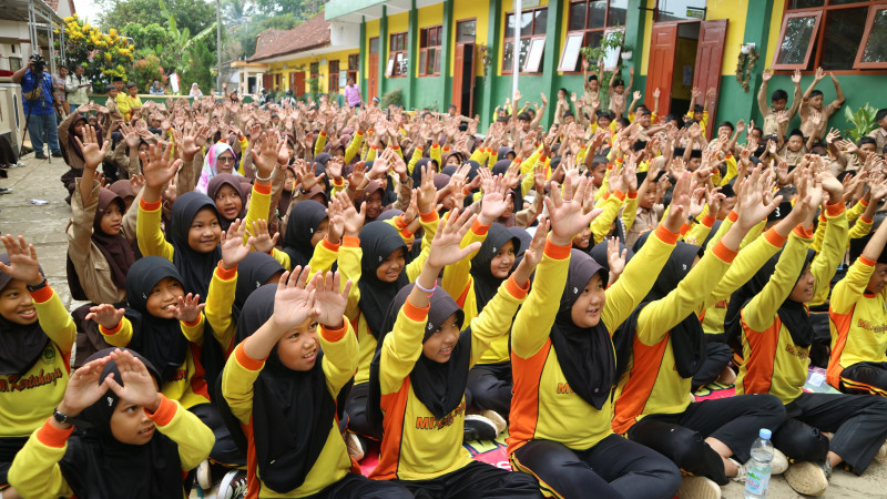 Penerbit Erlangga Dukung Tumbuhkan Minat Baca Siswa di Ciamis, Jawa Barat