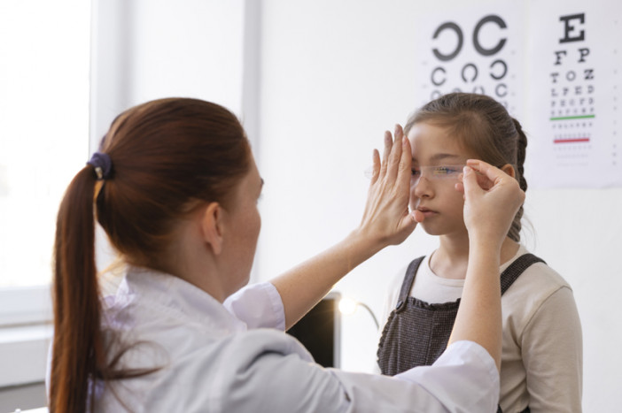 Gangguan Refraksi Mata pada Anak Meningkat setelah Pandemi