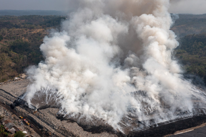 Kebakaran TPA Jatibarang Semarang Meluas ke Zona Aktif