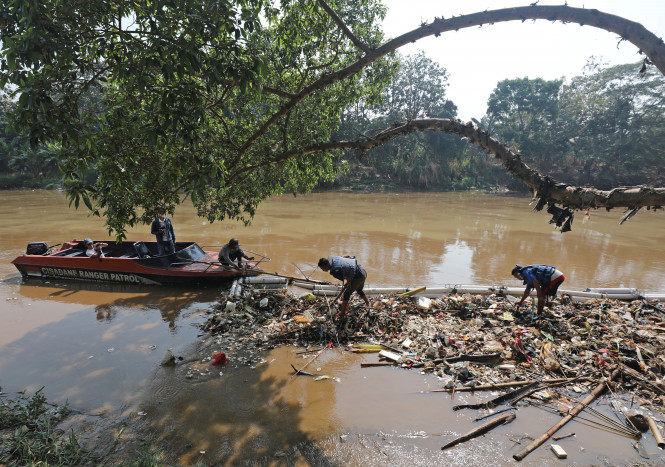 CGS-CIMB Sekuritas Indonesia Gelar River Trashboom Project – Cerita Sungai