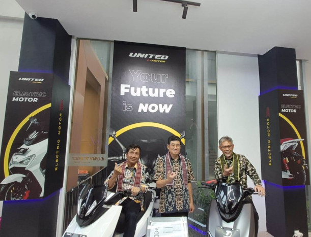 Kalla Kars Buka Showroom Motor Listrik United E-Motor di BSD, Tangerang