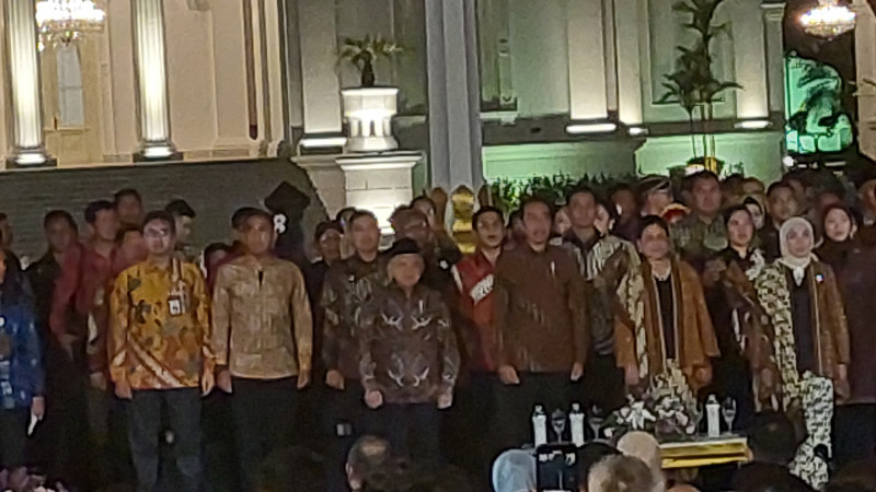 Peringati Hari Batik. Presiden Gelar Istana Berbatik