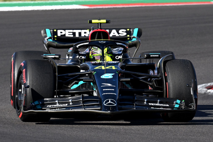 Lewis Hamilton Puji Kerja Tim Mercedes atas Peningkatan Mobil