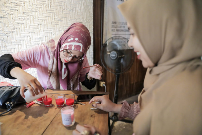 Sukarelawan Ini Gelar Pelatihan Olah Minyak Jelantah jadi Lilin Aroma di Yogyakarta