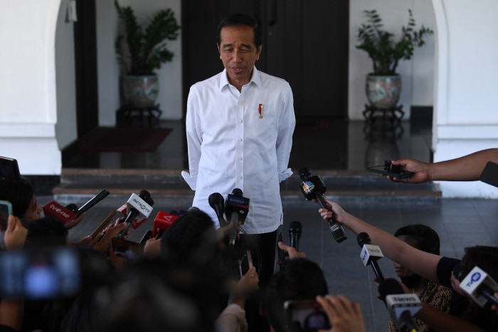 Jokowi Tertawa saat Ditanya Kekecewaan PDIP  