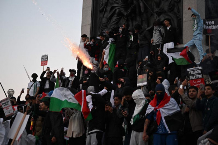 Puluhan Ribu Warga Inggris Gelar Unjuk Rasa Solidaritas dengan Palestina
