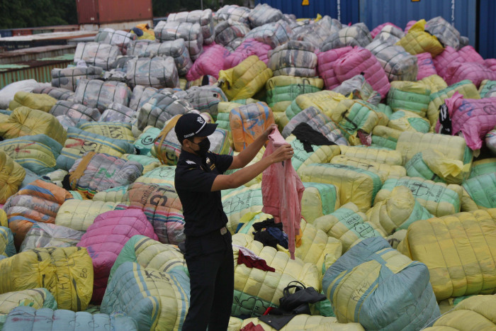 Ribuan Pakaian Bekas Diselundupkan dari Malaysia ke Sumatra Utara