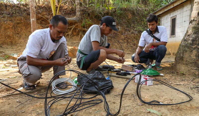 OMG Bangun Fasilitas Penerangan Jalan Umum untuk Masyarakat Kulon Progo