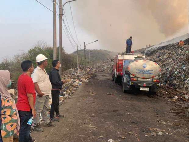 Kebakaran TPA Jatibarang Semarang Mereda