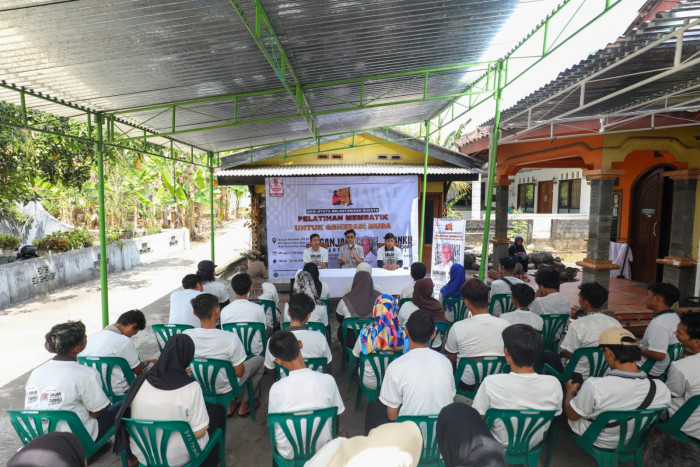 Hari Batik Nasional, Relawan Ini Kenalkan Batik ke Milenial di Purworejo