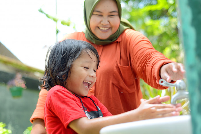 Cara Menyenangkan Ajarkan Anak Kebiasaan Mencuci Tangan