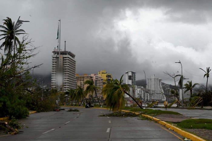 Meksiko Bergegas Membantu Acapulco Setelah Badai Besar