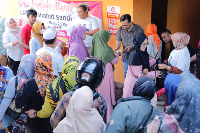 Harga Beras Meroket, Relawan Sandiuno Buka Bazar Sembako Murah di Subang