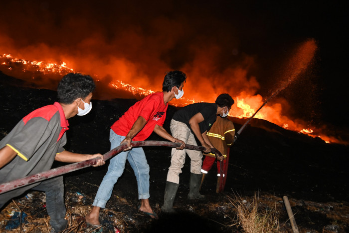 Kebakaran TPA Rawa Kucing Kota Tangerang Semakin Membesar