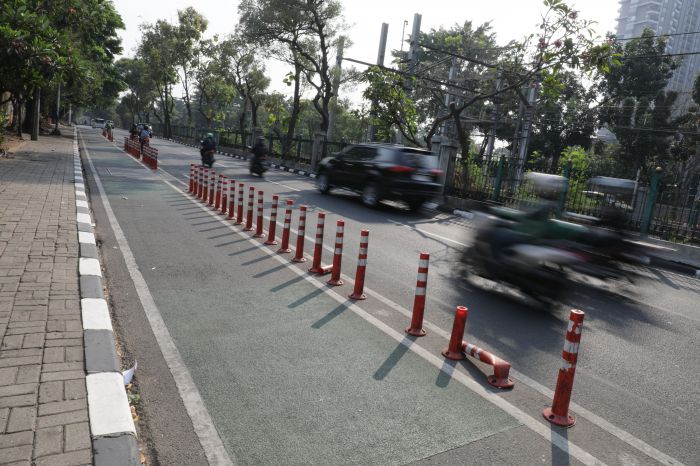 Pengamat: Dishub DKI Harus Bersihkan Parkir Liar di Jalur Sepeda