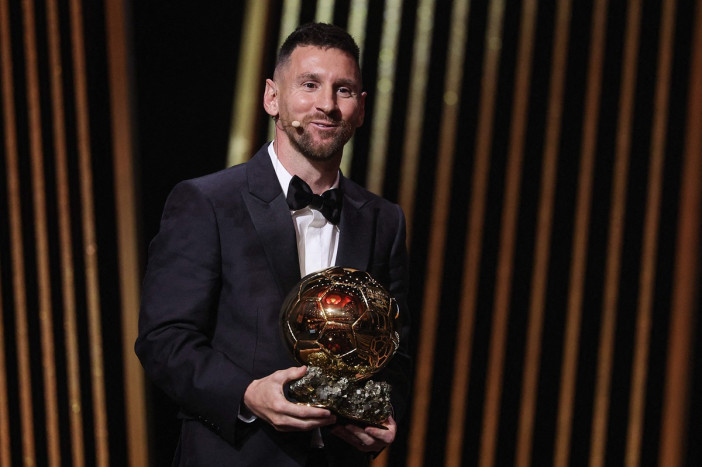 Messi Menangkan Ballon d'Or untuk Kali Kedelapan