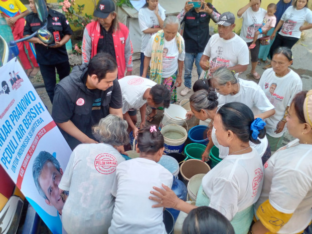 Relawan Kawan Juang GP Bagikan Air Bersih untuk Warga di Subang, Jawa Barat