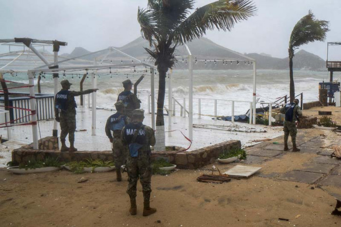 Topan Norma Melanda Pantai Meksiko dan Melemah Menjadi Badai Tropis