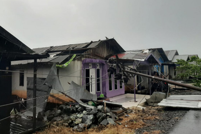 Angin Kencang Serang 3 Kabupaten di Kalsel