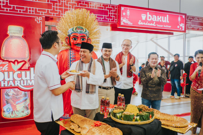 Teh Pucuk Harum X Bakul Sarinah Sajikan Kuliner di Stasiun Kereta Whoosh