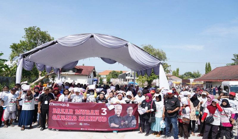 Sahabat Ganjar Gelar Bazar Murah di Bojonegoro